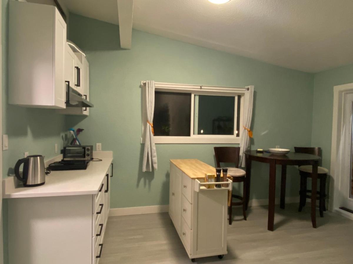 Hudson Homes Bnb Saanich Екстер'єр фото
