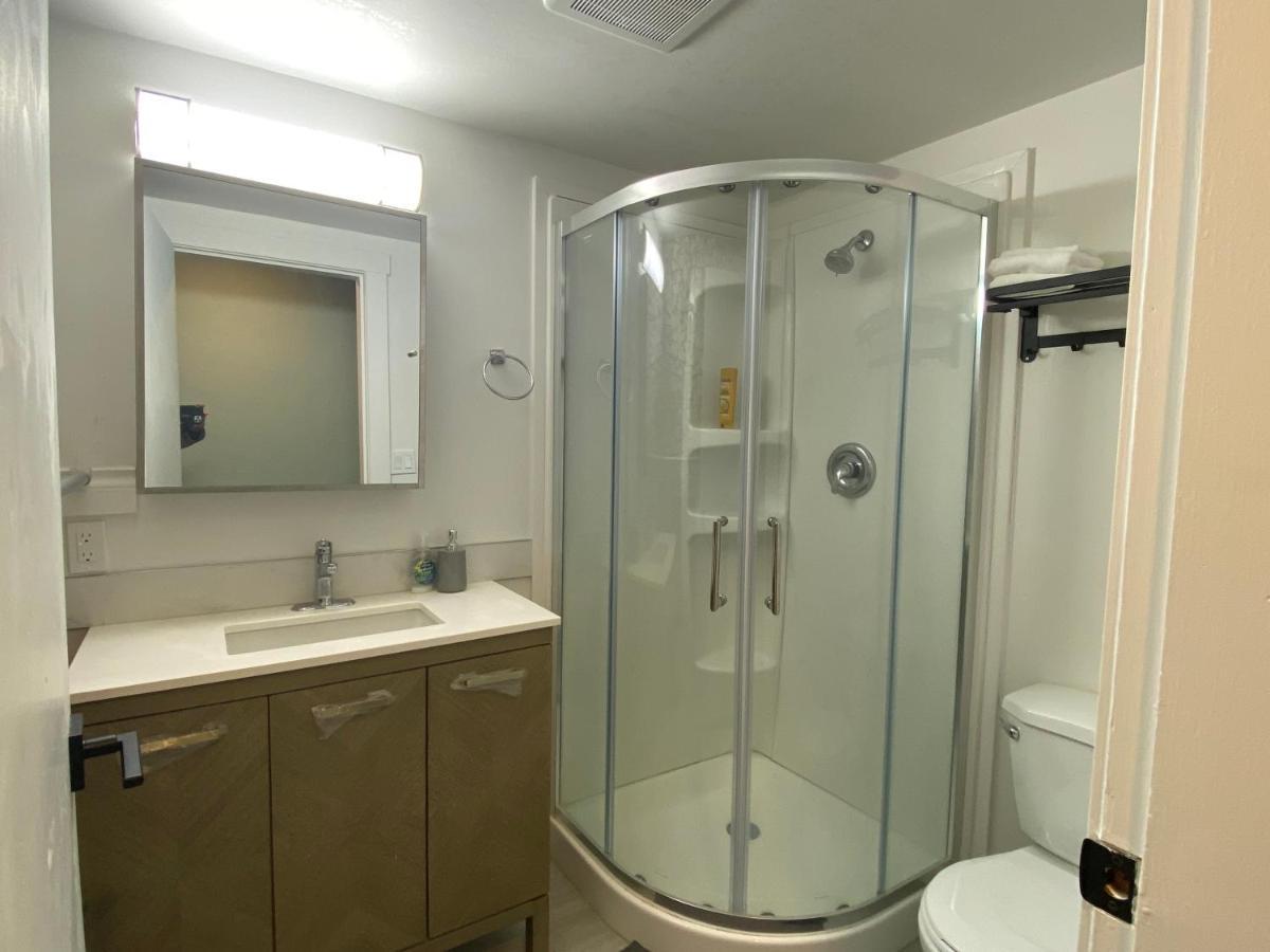 Hudson Homes Bnb Saanich Екстер'єр фото