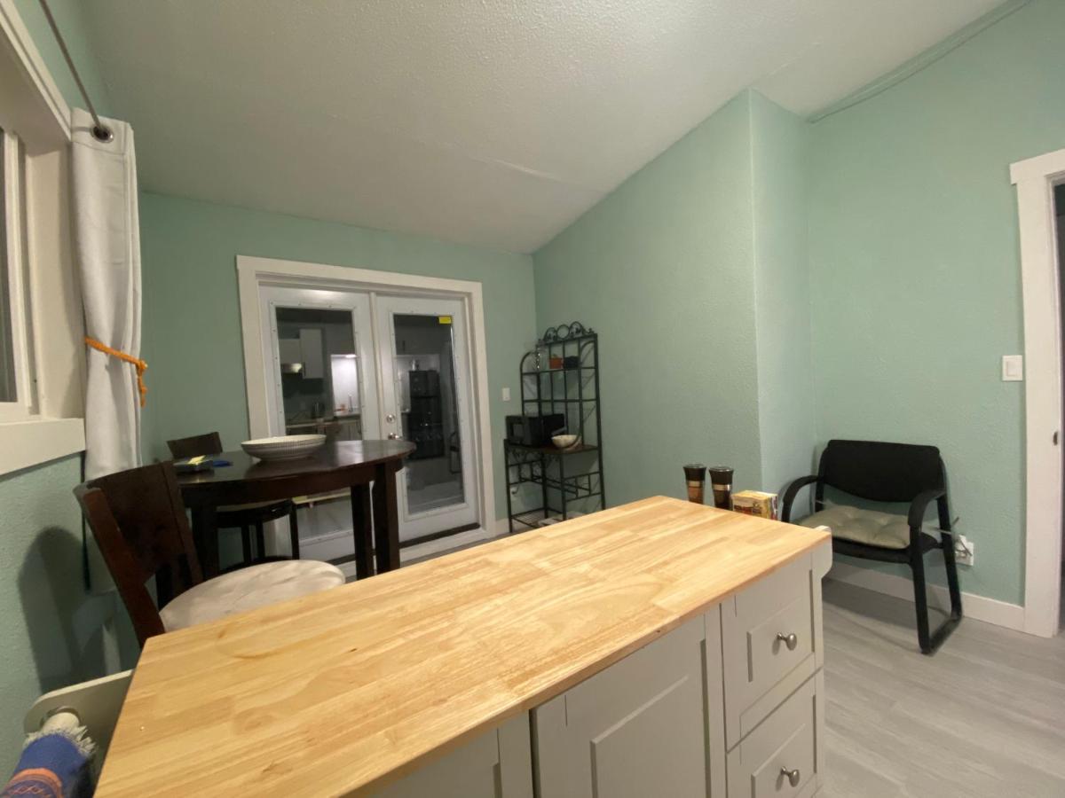 Hudson Homes Bnb Вікторія Екстер'єр фото