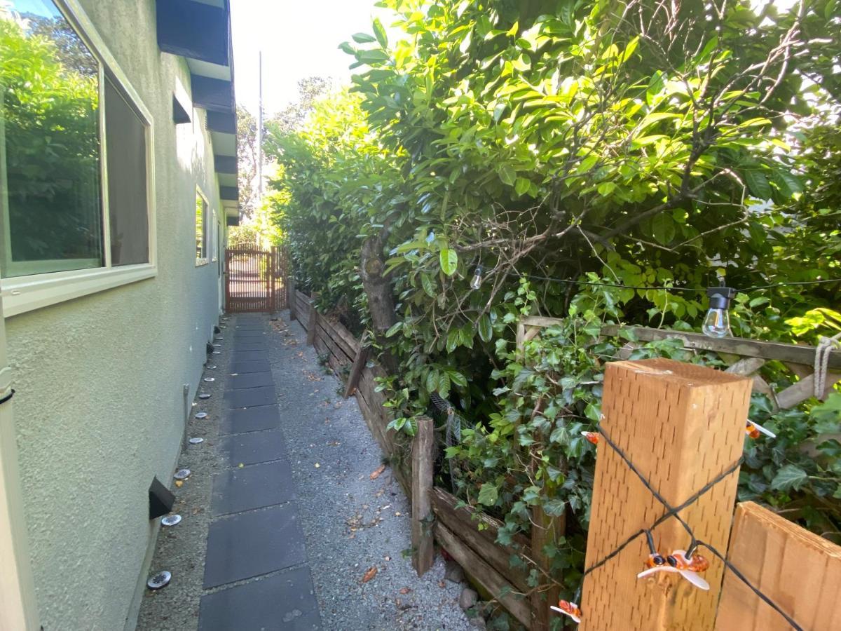 Hudson Homes Bnb Saanich Екстер'єр фото