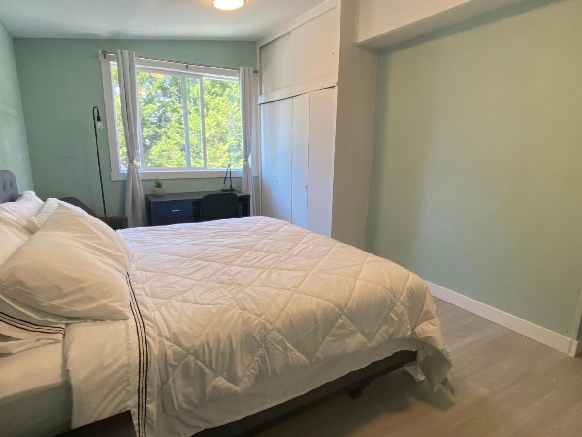 Hudson Homes Bnb Saanich Екстер'єр фото