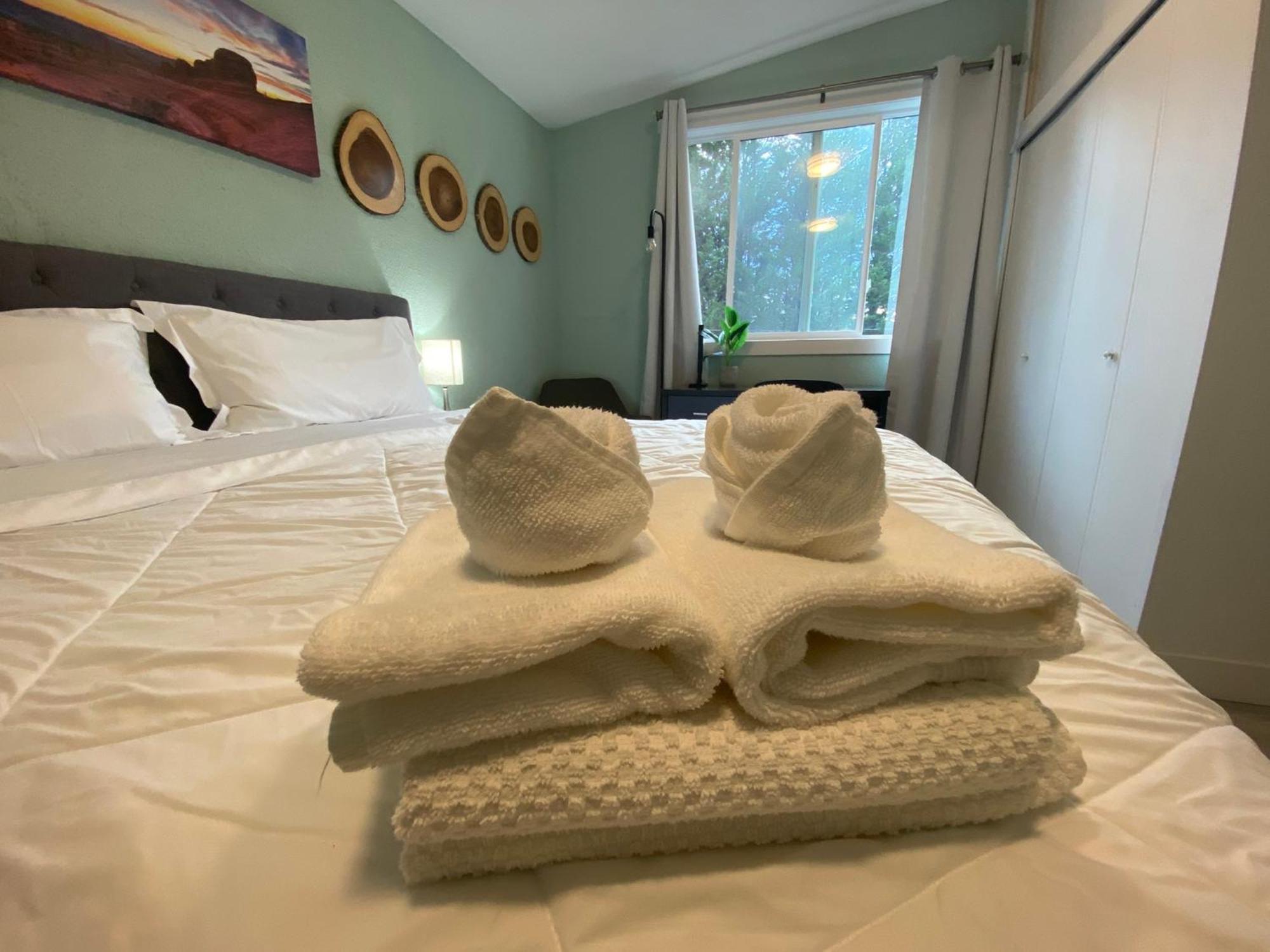 Hudson Homes Bnb Saanich Екстер'єр фото